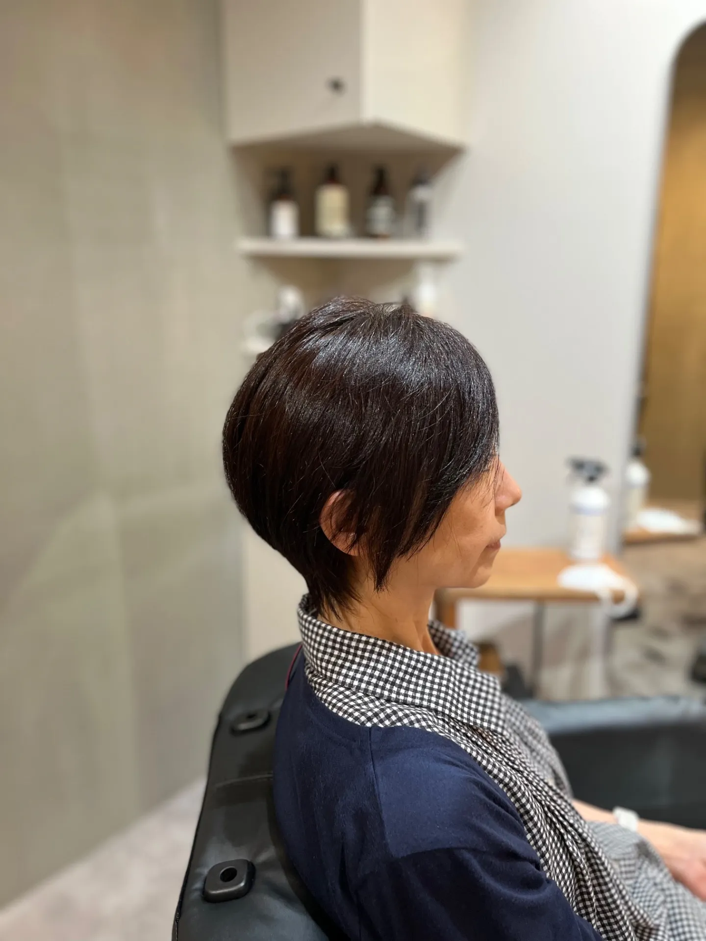 「大人女性の美しさを引き立てる。40代・50代・60代の前下がりショート」サイド