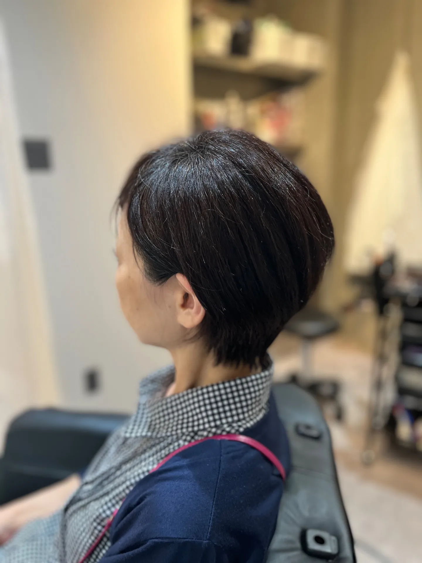 「大人女性の美しさを引き立てる。40代・50代・60代の前下がりショート」サイド