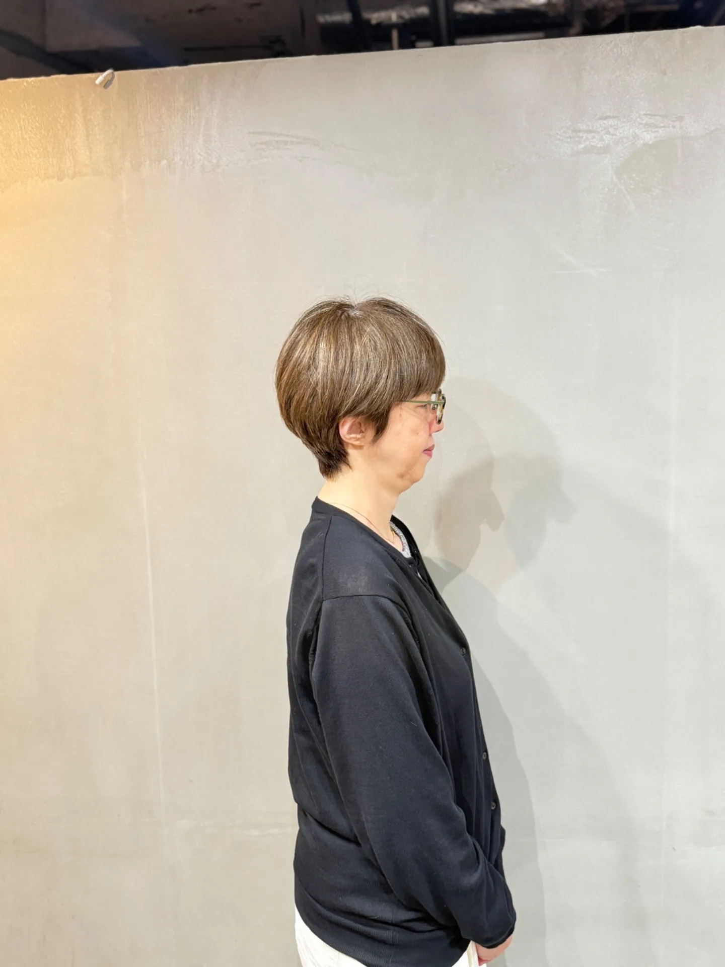 「大人可愛く洗練。40代・50代・60代女性のためのマッシュショート」サイド