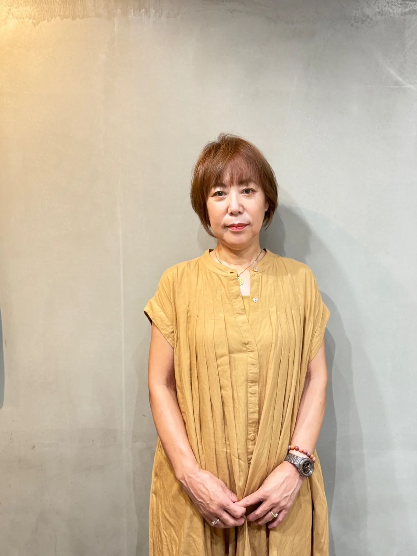 「上品で小顔効果も。50代・60代・70代女性に似合う前下がりショートボブ」