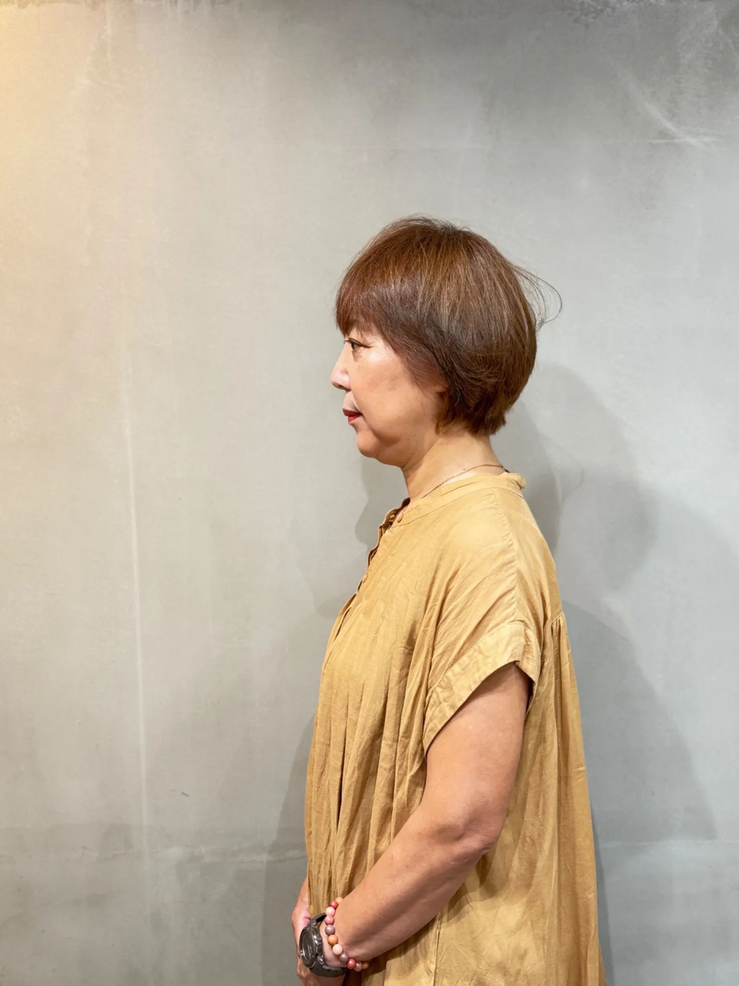 「上品で小顔効果も。50代・60代・70代女性に似合う前下がりショートボブ」|一宮町美容室サイド