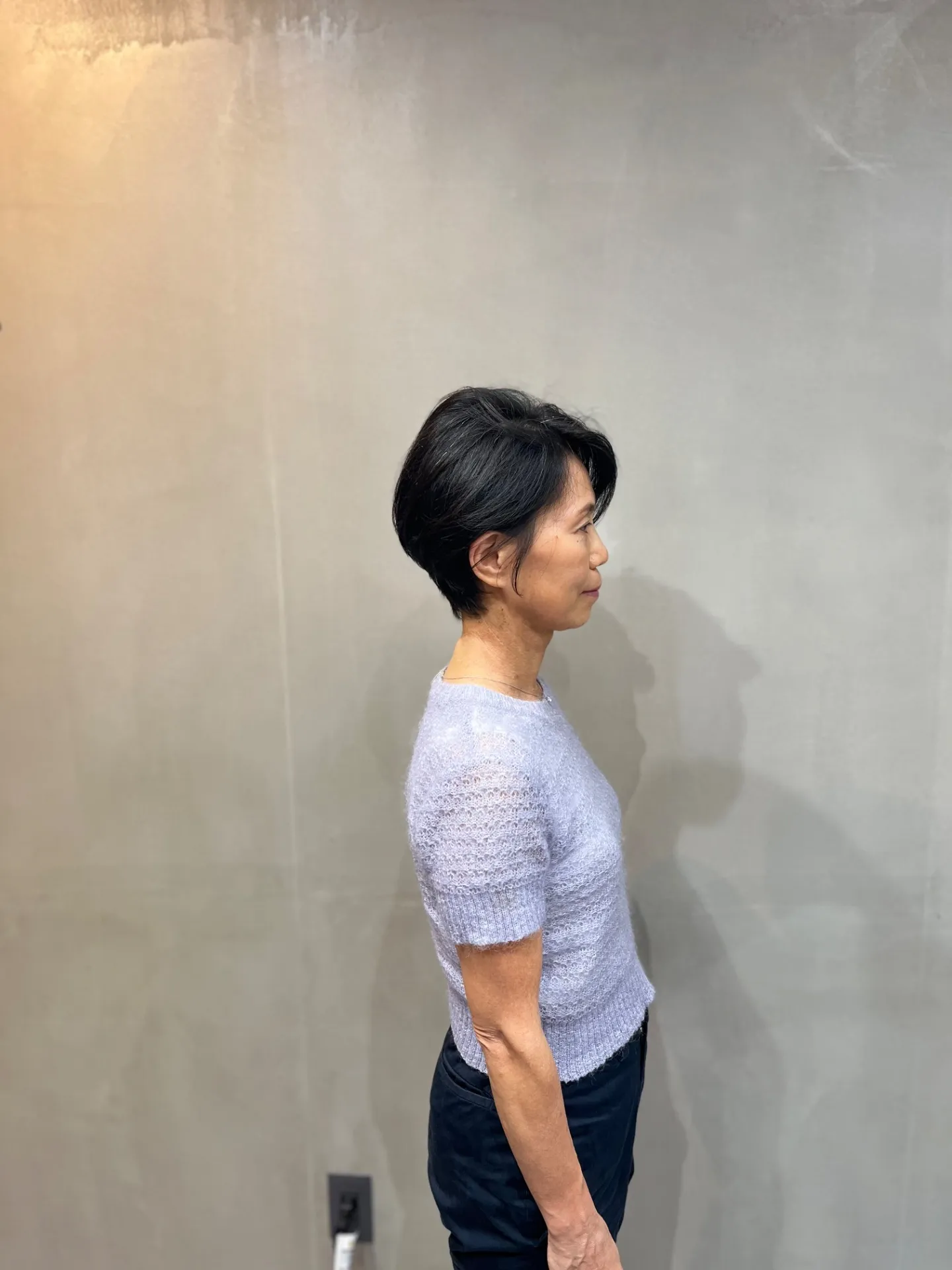 	「小顔効果で若々しく。40代・50代・60代女性に似合う前下がりショートスタイル」|一宮町美容室サイド