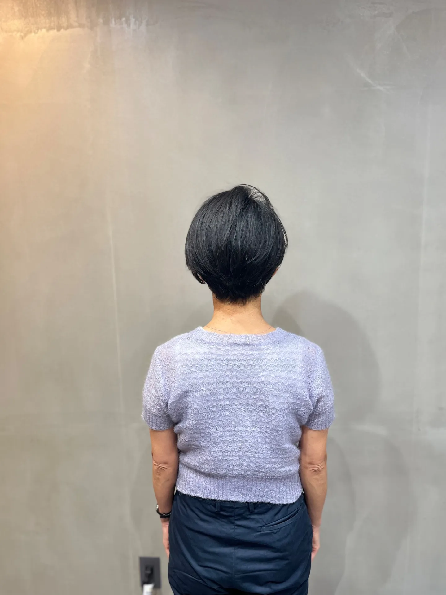 	「小顔効果で若々しく。40代・50代・60代女性に似合う前下がりショートスタイル」|一宮町美容室バック